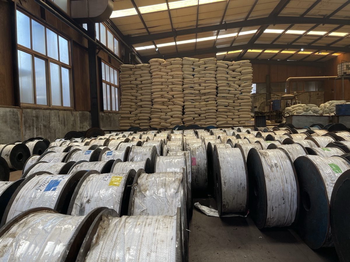 Photo réelle de l'usine YONLEX — base de production de tuyaux PVC